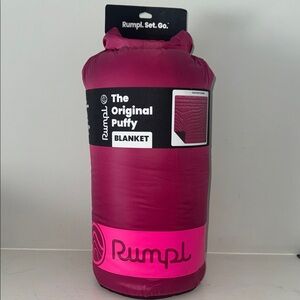 Rumpl The Original Puffy 2 person Blanket NWT!